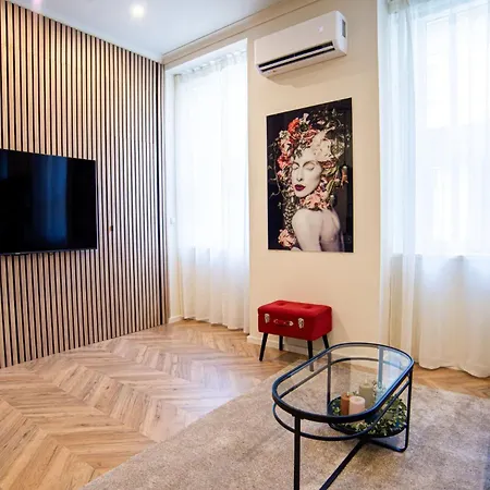 D3 - In The Center Of Budapest