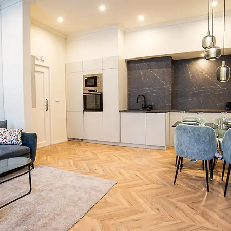 D3 - In The Center Of