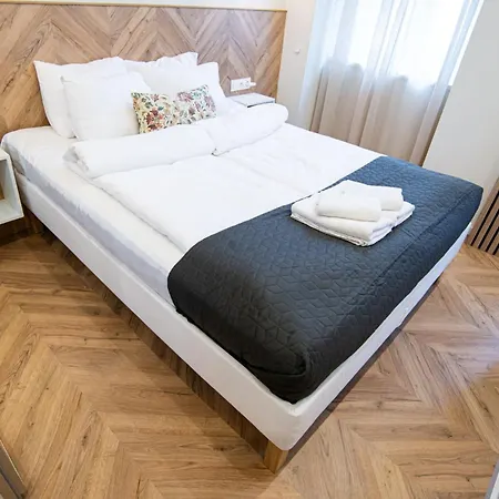 D3 - In The Center Of *