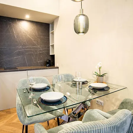 D3 - In The Center Of Budapest